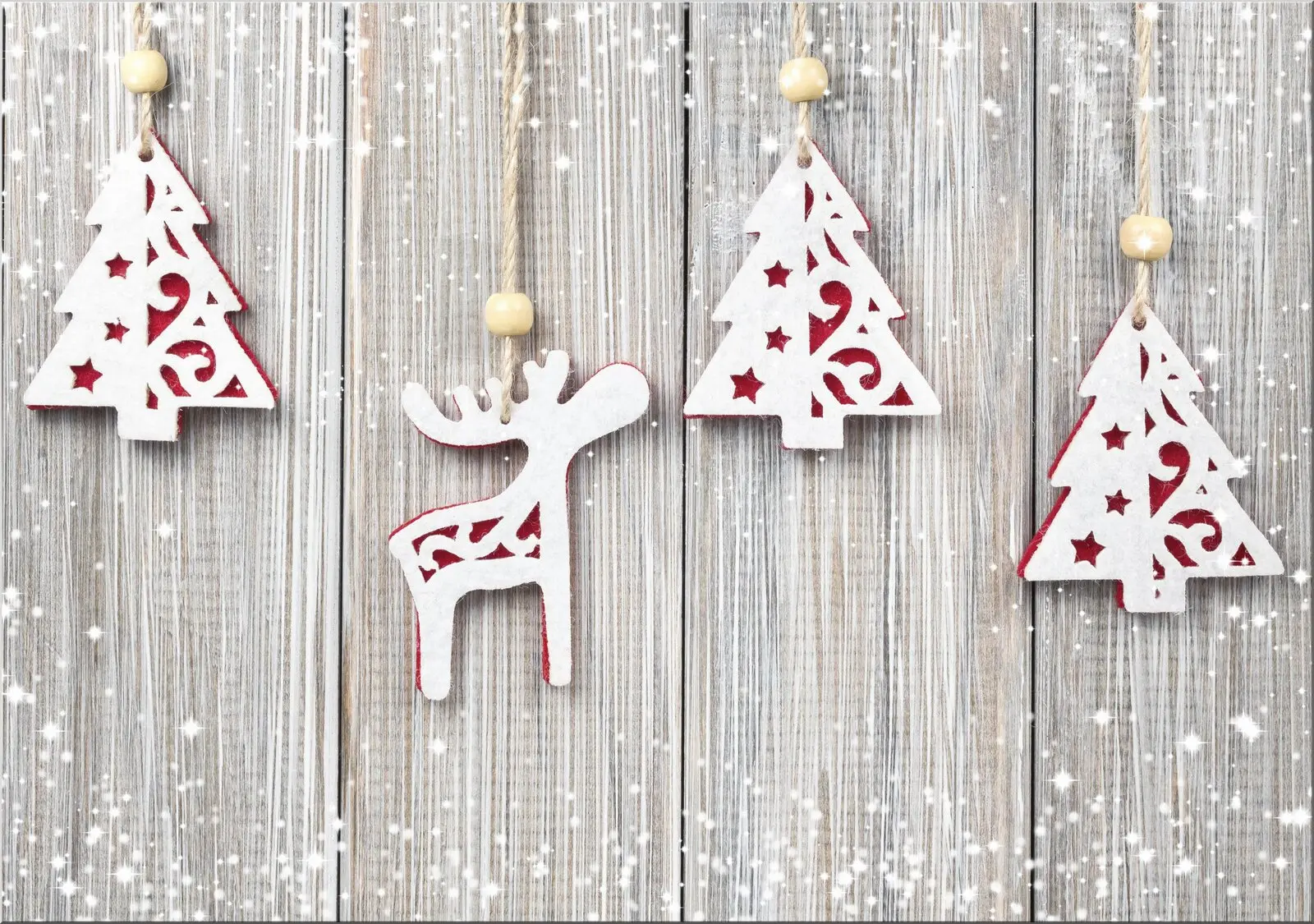 Din A6 Postkarte mit Rentier und Weihnachtsbäume Holzdeko